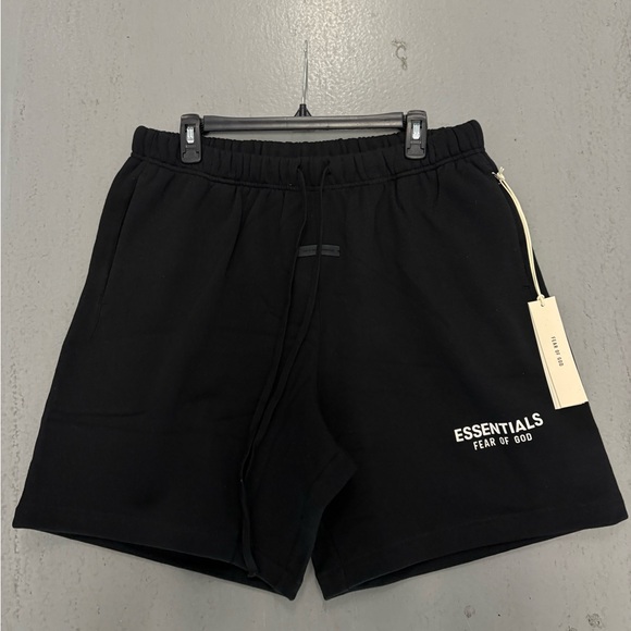 Essential shorts - Picture 1 of 2